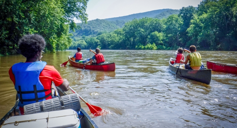 canoeing on outdoor leadership course near baltimore